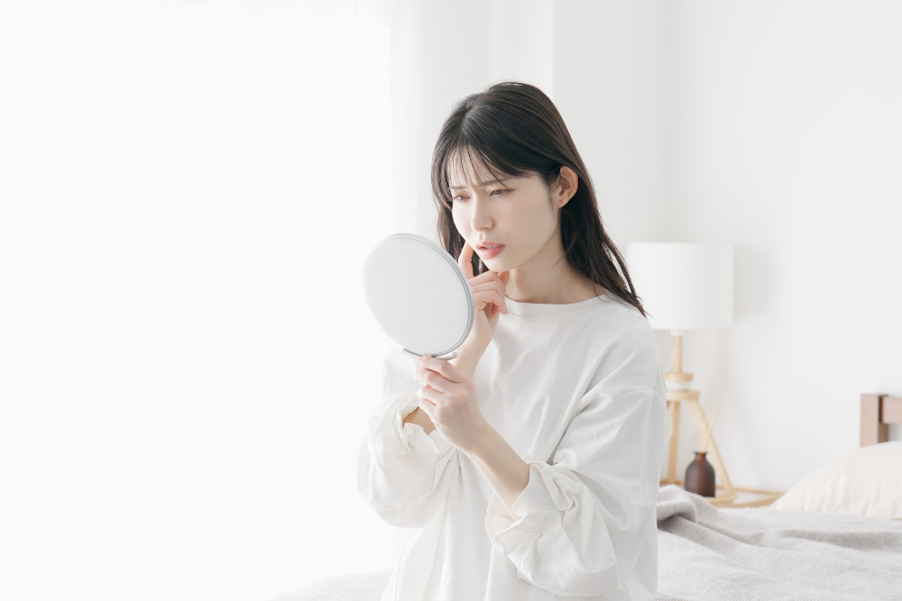 ホワイトニングはしない方がいいか悩む女性